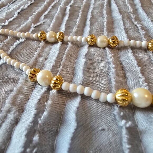 Vintage Faux Pearl,White, Gold Bead Choker Necklace Monet 15"- 18" - Picture 10 of 13